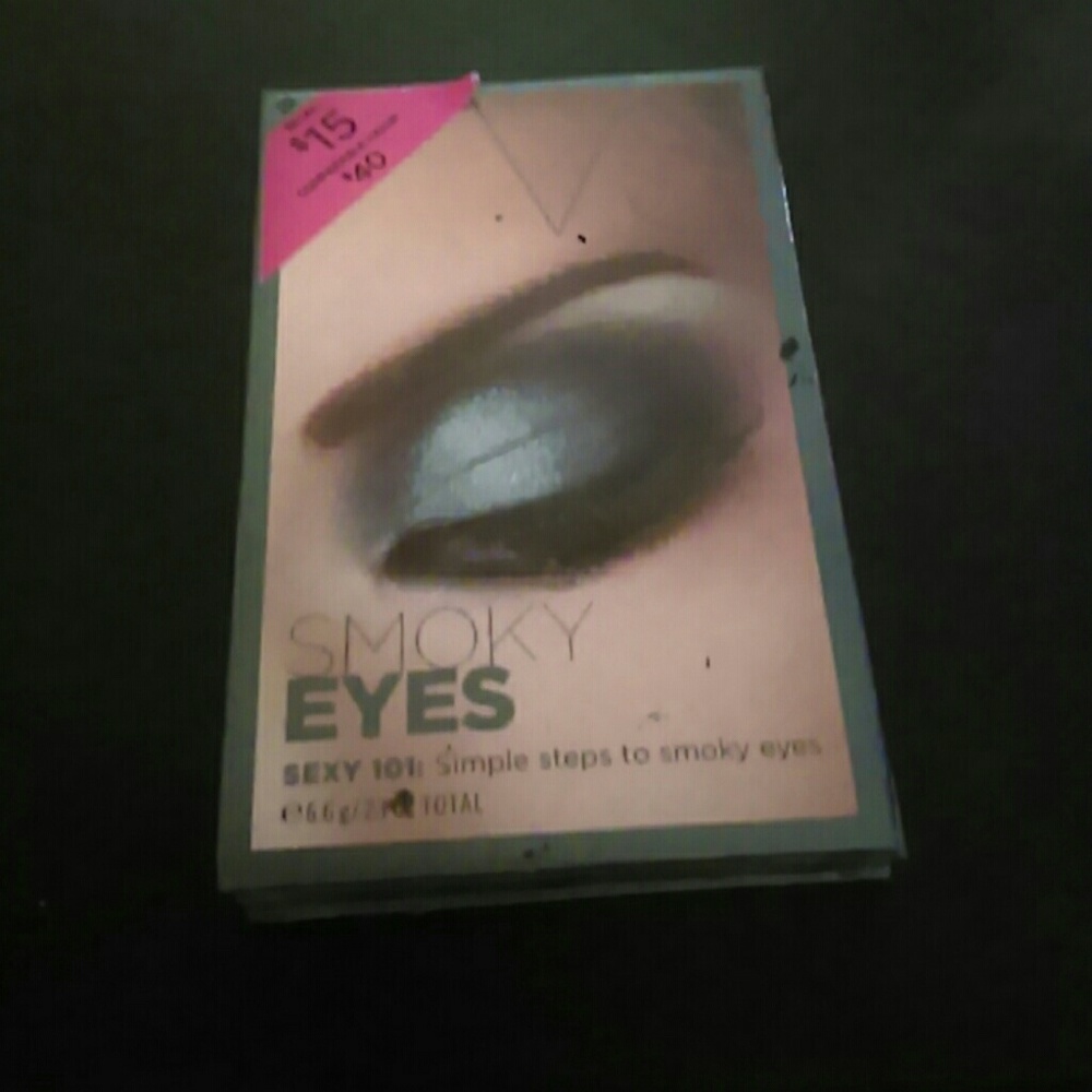 Smokey eyes eyeshadow